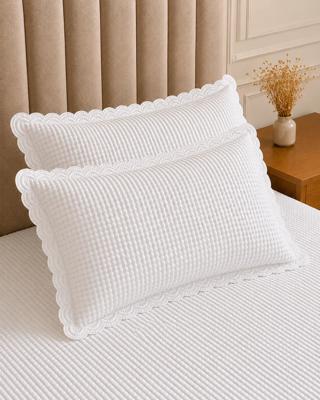 Kit cobre-leito matelassê off white dobrado com porta-travesseiros (2 unidades)