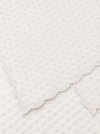 Textura do ponto matelassê ultrassônico off white