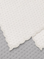 Textura do ponto matelassê ultrassônico cinza claro com verso branco
