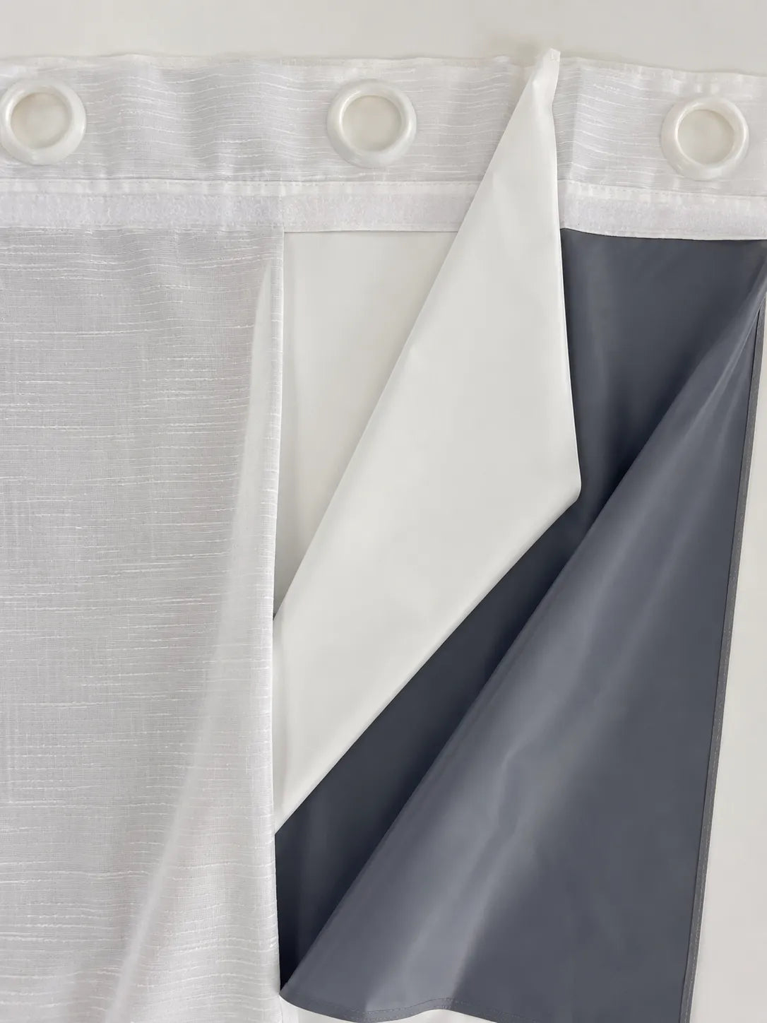 Forro blackout branco destacável por velcro da Cortina Lava Fácil Capriche modelo Afrodite