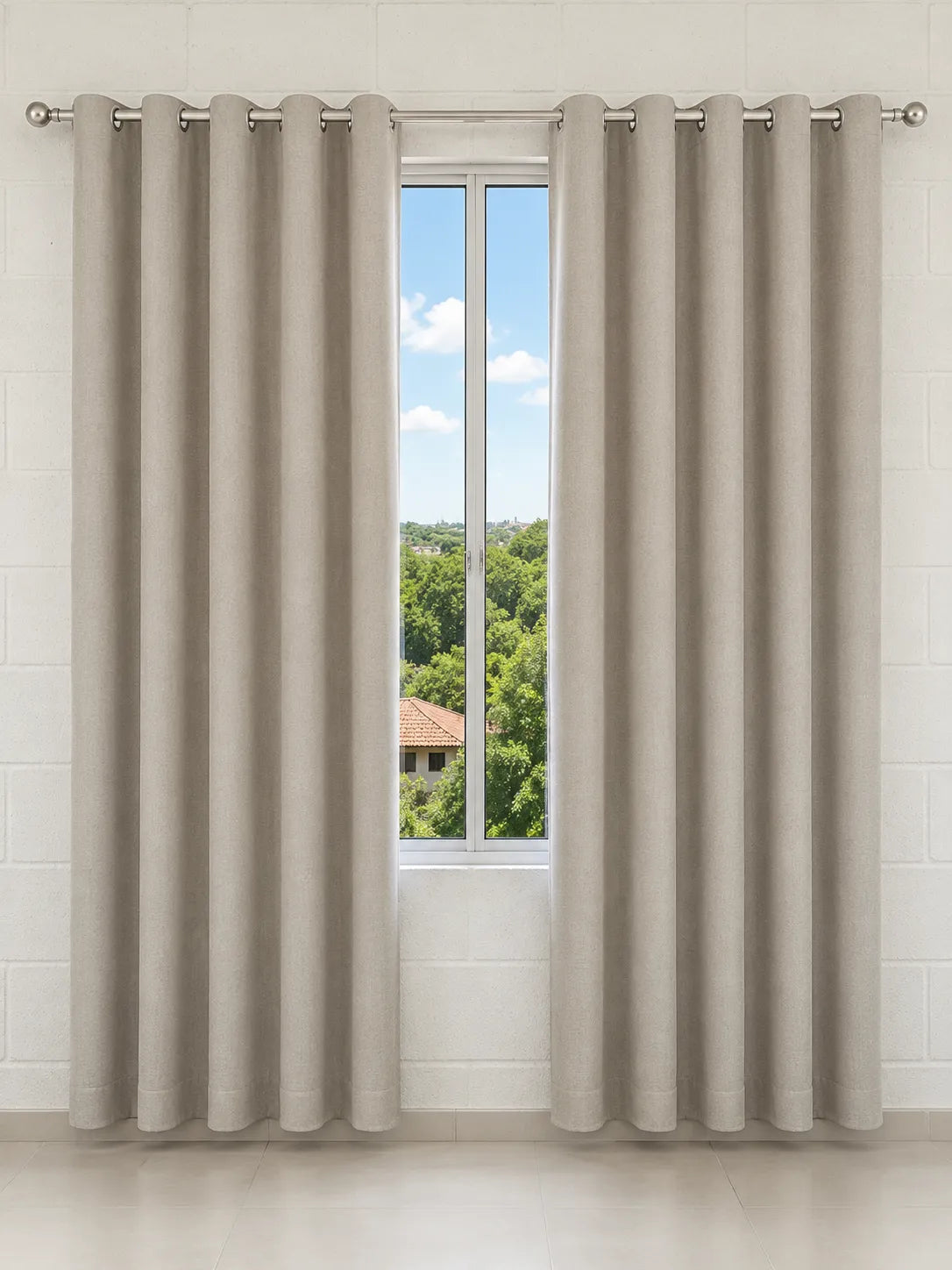 Cortina Blackout Eclipse Astro bege em ambiente com luz natural
