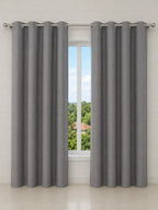 Cortina Blackout Eclipse Astro cinza em ambiente com luz natural