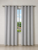 Cortina Blackout Eclipse Simple branco em ambiente com luz natural