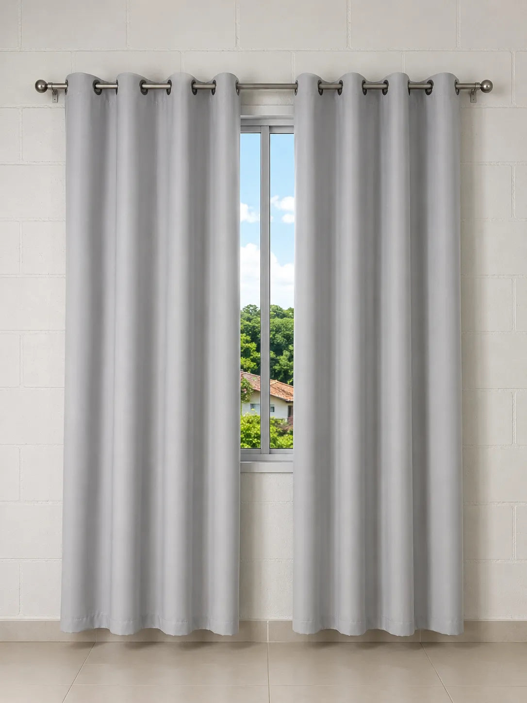 Branco | Cortina Blackout Eclipse Simple branco em ambiente com luz natural