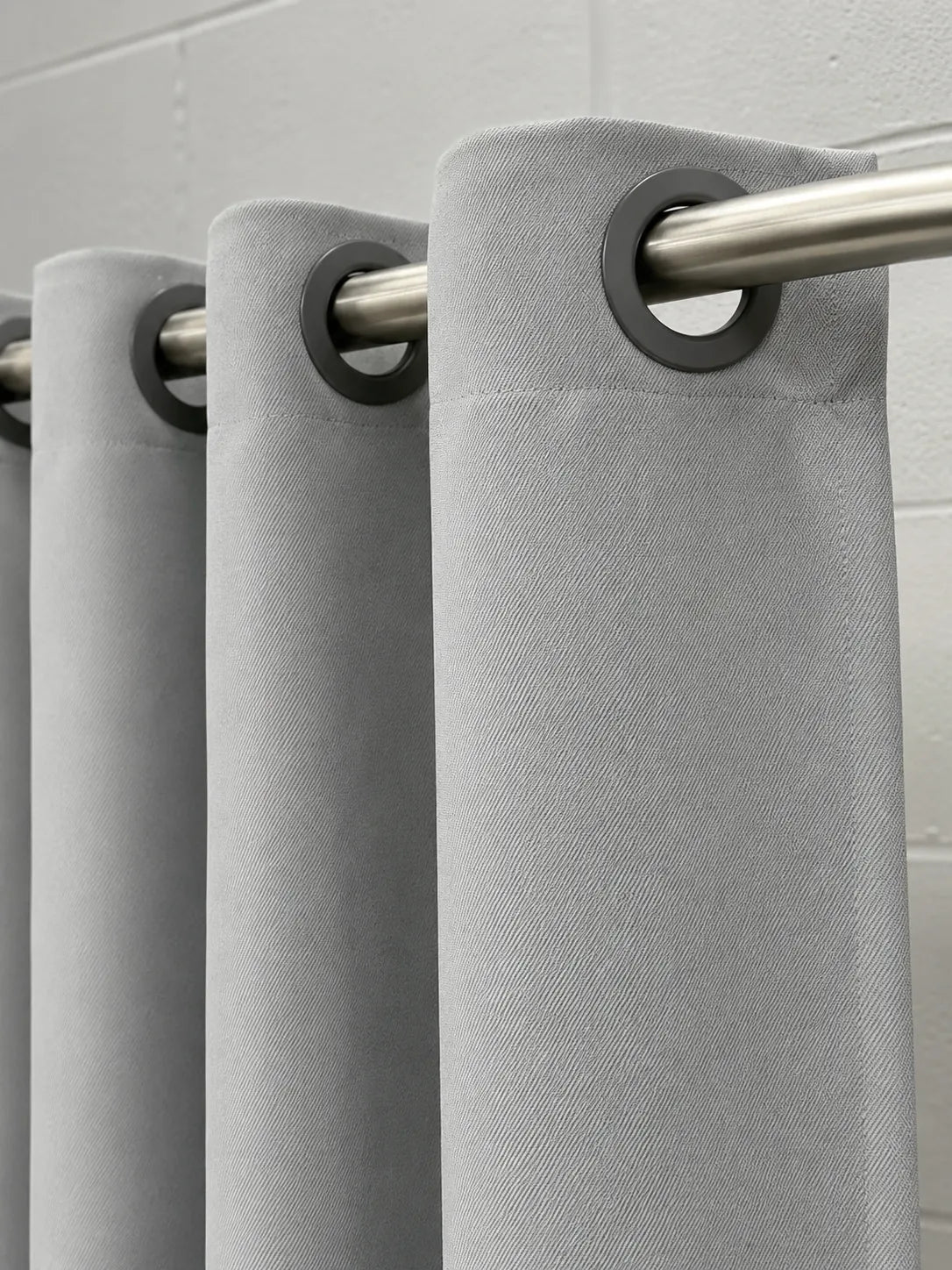 Branco | Acabamento em ilhós cromado da Cortina Blackout Eclipse Simple branco