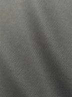 Textura do tecido da Cortina Blackout Eclipse Simple cinza em detalhe