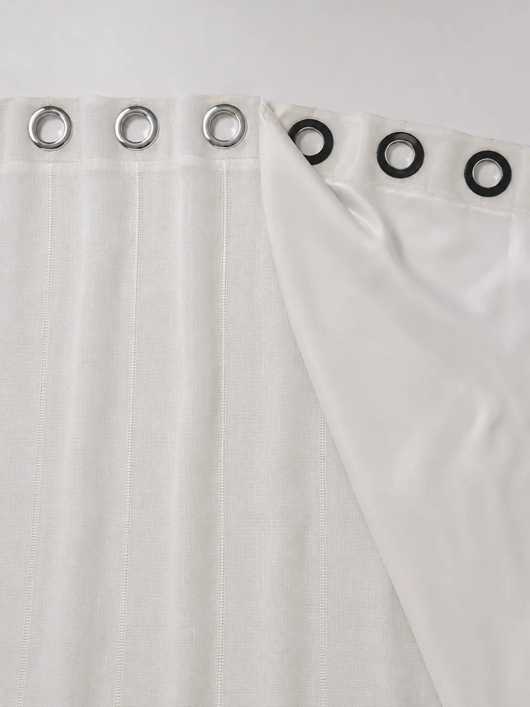 Forro de microfibra branco por trás do voil da Cortina Sutille Trend branco