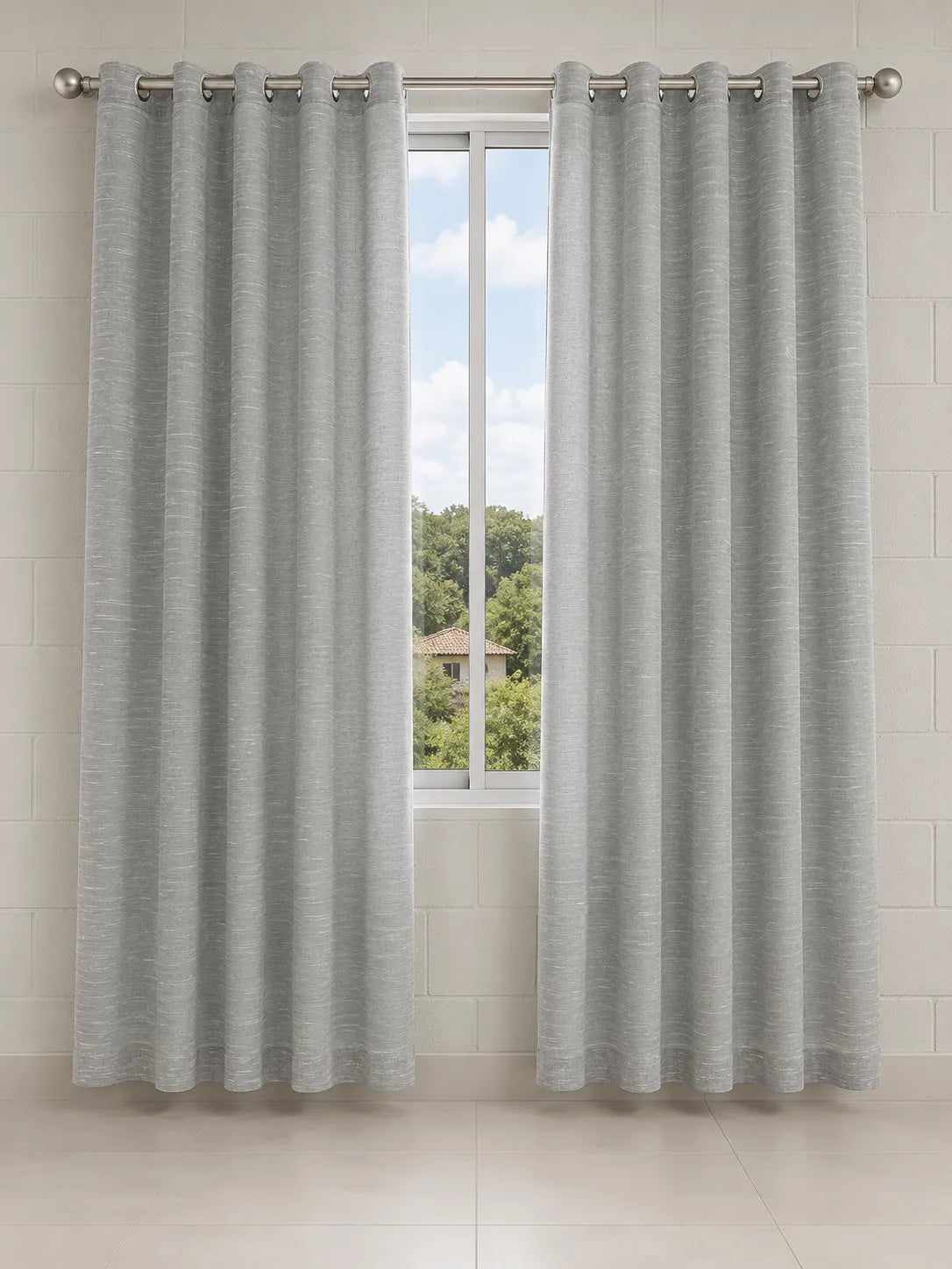 Cortina Sutille Trend cinza em ambiente com luz natural